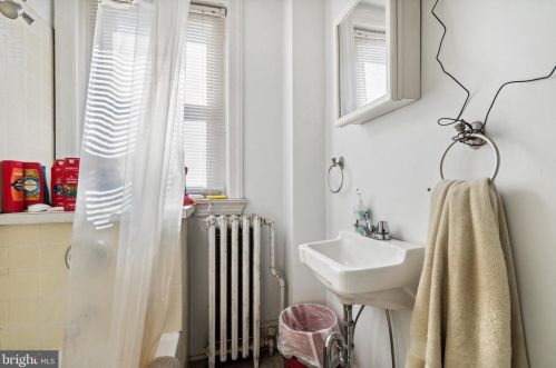 314 Derstine Ave, Lansdale PA 19446-3536 exterior