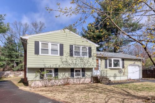 36 Robin Ct, North Haven, CT 06473-1439