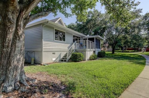 1011 Caravel Ct, Tarpon Springs, FL 34689-7111