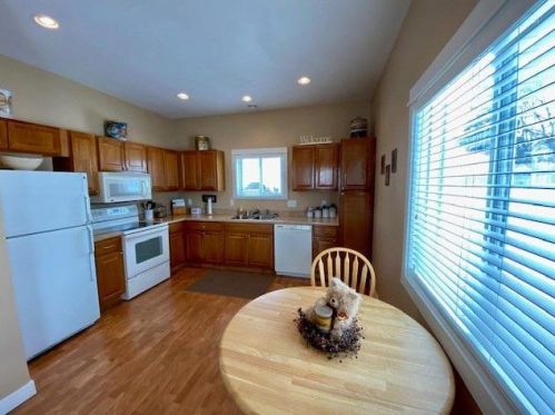 230 Church St, Dodgeville, WI 53533-1208