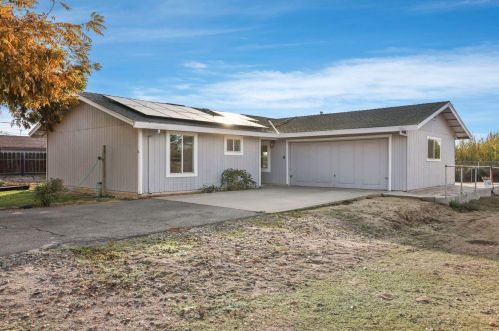 7851 Walnut Ave, Winton, CA 95388-9313