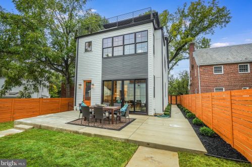 4915 Western Ave, Washington DC  20016-4319 exterior