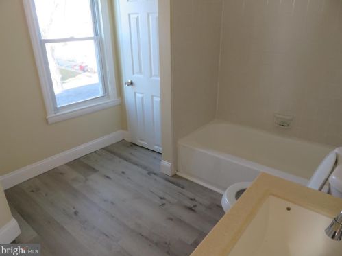 68 Roosevelt St, West Deptford NJ  08066-1028 exterior