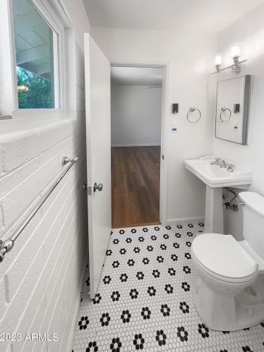 8901 18th Ave, Phoenix AZ  85021-4323 exterior