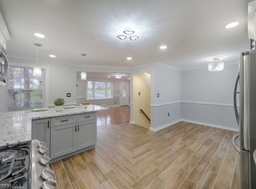 36 Woodcrest Cir, Springfield NJ  07081-1517 exterior