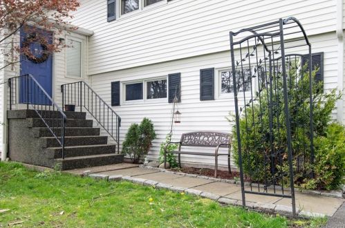 251 Whisconier Rd, Brookfield Center, CT 06804-1816