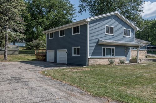 1476 Riverdale Dr, Oconomowoc, WI 53066-3436