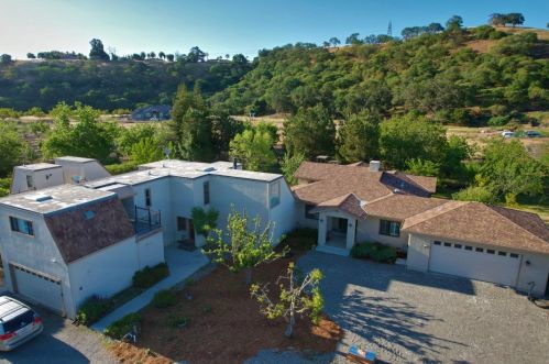 5371 Southside Rd, Hollister, CA 95023-9122