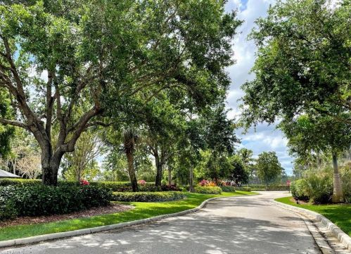 23345 Olde Meadowbrook Cir, Bonita Springs, FL 34134-9115