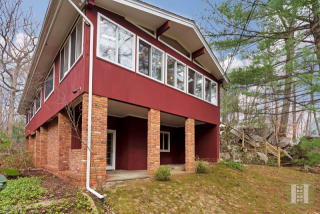 1089 Rock Rimmon Rd, Stamford, CT 06903-1212