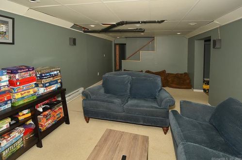 4 Lookout Lndg, Ellington CT  06029-2543 exterior