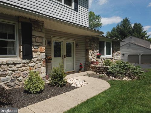 106 Green Valley Dr, Southampton, PA 18966-1657