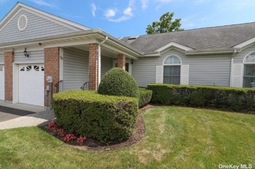 41 Primrose Ln, Babylon NY  11703-3249 exterior