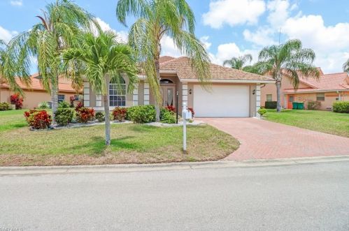 6705 Harwich Ct, Naples, FL 34104-8704