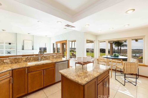 4565 Sea Bluff Cir, Carlsbad CA  92008-3671 exterior