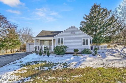 1487 Cross Rd, Mohegan Lake, NY 10547-1015