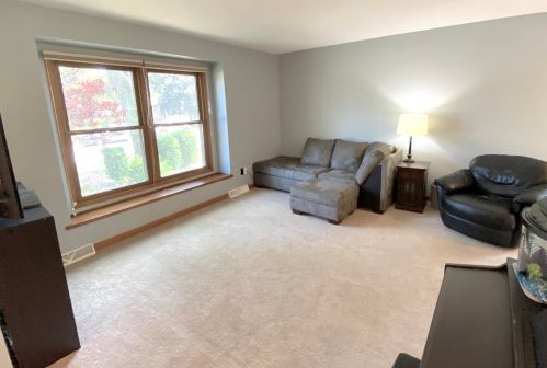 1217 Western Trl, Mukwonago, WI 53149-1043