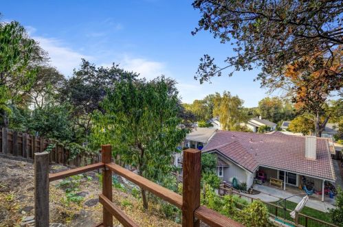 1235 Riv Blf Dr, Valley Home CA 95361-2655 exterior