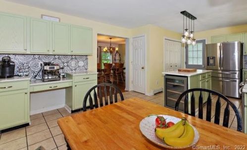 843 Pleasant Valley Rd, Groton, CT 06340-6148