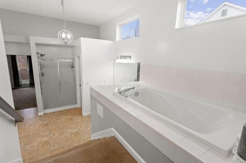2831 Crosshurst Ct, Darbydale OH  43123-8087 exterior