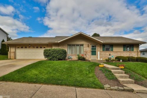 985 Hillcrest Dr, Macungie, PA 18062-1623