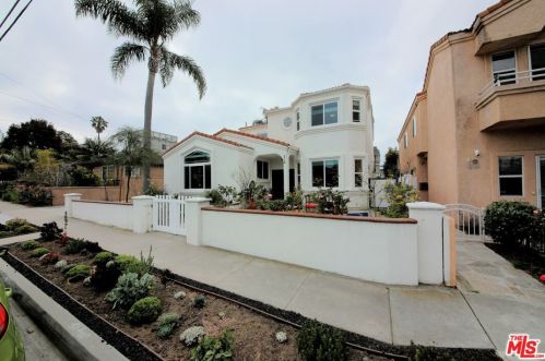 218 Indianapolis Ave, Huntington Beach CA 92646-5043 exterior