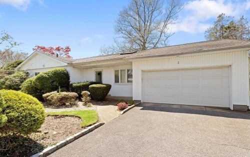 1 Sagamore Way, Muttontown, NY 11753-2300