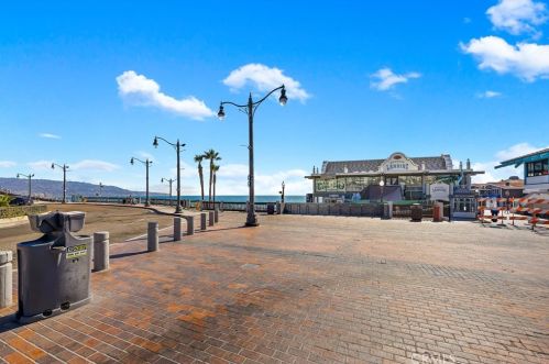 230 Catalina Ave, Redondo Beach CA  90277-3313 exterior