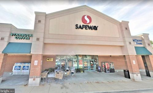 2324 Hunters Square Ct, Herndon VA  20191-2814 exterior