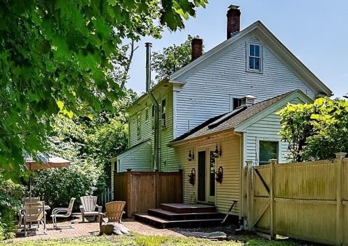 62 Union St, Walpole, MA 02032-1027