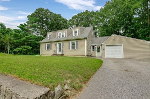 227 Cobble Hill Rd, Lincoln, RI 02865-5107
