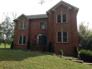 1105 Cedarview Ln, Franklin, TN 37067-4074