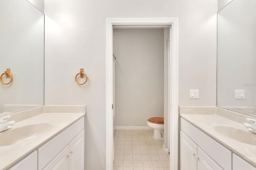 1623 Woodfield Ct, Lutz FL  33558-8485 exterior