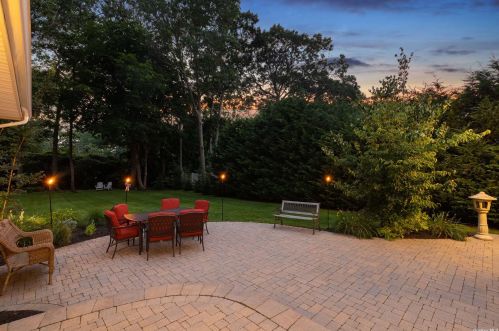 96 Vanderbilt Blvd, Oakdale NY  11769-2033 exterior