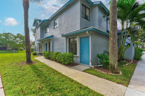 901 Harbour Pointe Way, West Palm Beach, FL 33413-2016