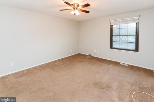 502 Essex Ct, West Deptford NJ  08051-2027 exterior