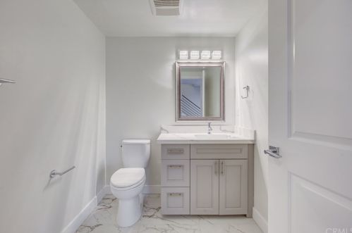 6158 Pacific Coast Hwy, Redondo Beach, CA 90277-5907