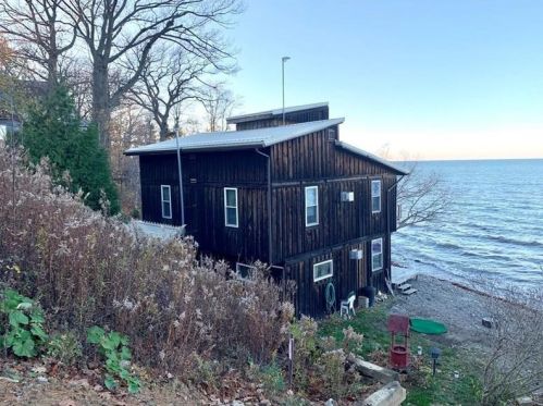 140 Gay Rd, North East, PA 16428-3504
