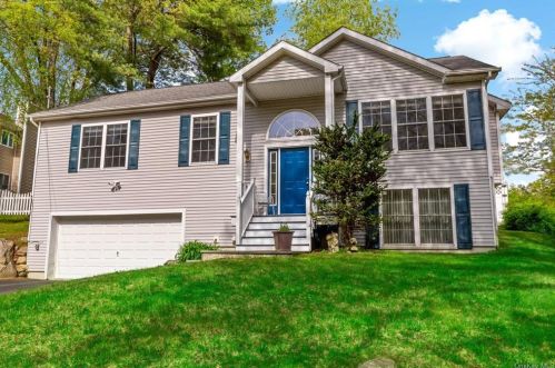 30 Cardoza Ave, Mohegan Lake, NY 10547-1102