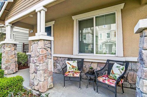 7056 Mariposa Ln, Pleasanton CA  94568-2569 exterior