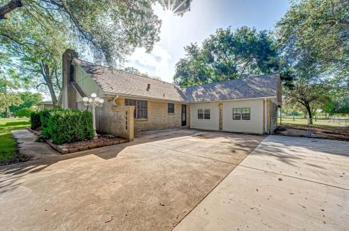 8423 Brinkmeyer Rd, Needville, TX 77461-8709