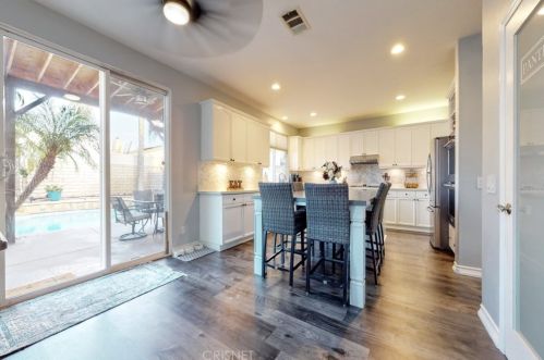 30416 Mallorca Pl, Santa Clarita CA  91384-4787 exterior