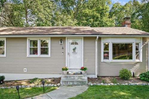 6 East Dr, Gales Ferry CT  06335-1610 exterior