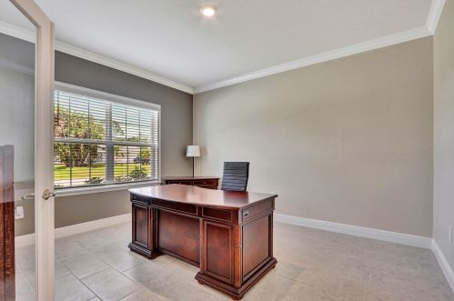 502 Dauphin Ave, Fort Pierce, FL 34953-5855