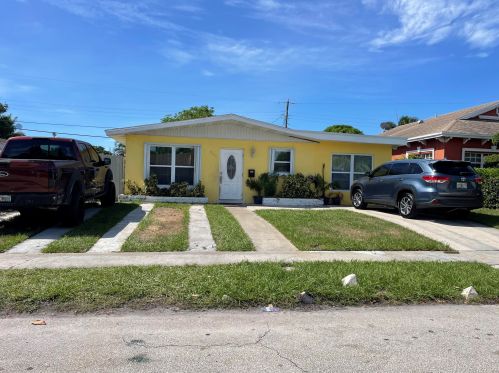 946 Green St, West Palm Beach FL  33405-3002 exterior