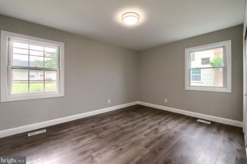 37 Needlepoint Ln, Willingboro NJ  08046-1918 exterior