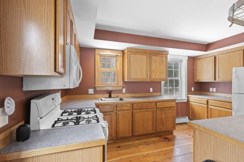 54 Tibbetts Rd, Fremont NH  03044-3573 exterior
