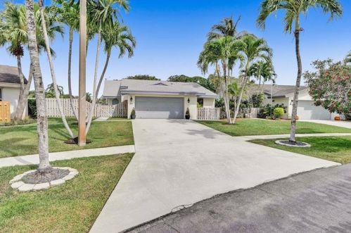 43 Baytree Cir, Boynton Beach, FL 33436-9113