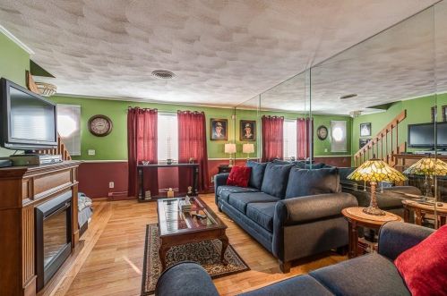 106 Sunflower Cir, Providence, RI 02911-2767