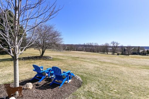 1341 Masters Rd, Lake Geneva, WI 53147-4939